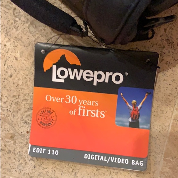 Brand new never bee used Lowepro camera bag - Picture 2 of 4